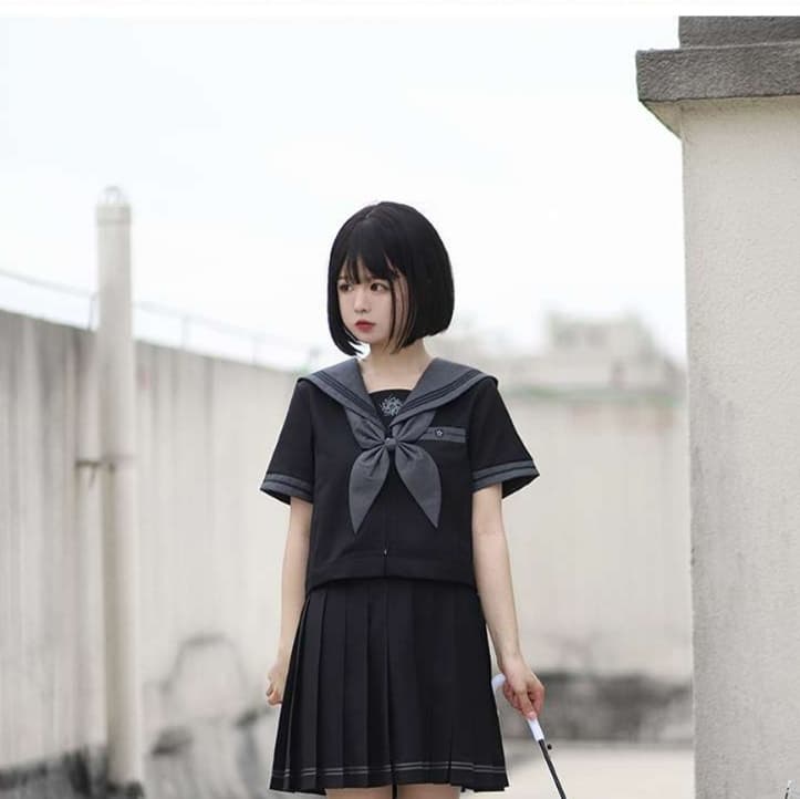 セーラー服 クラシック風デザインの 制服