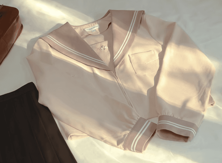 セーラー服 淡いピンクの優雅なセーラーカラー制服
