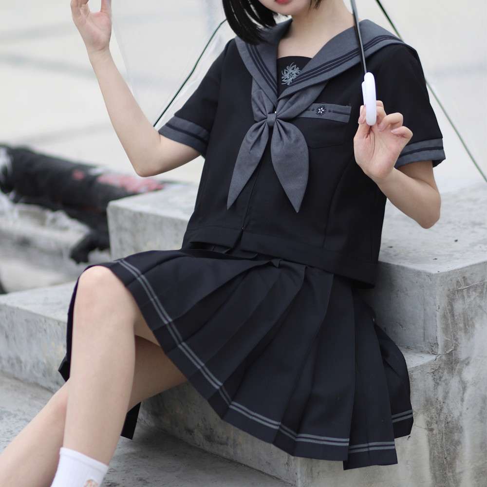 セーラー服 クラシック風デザインの 制服