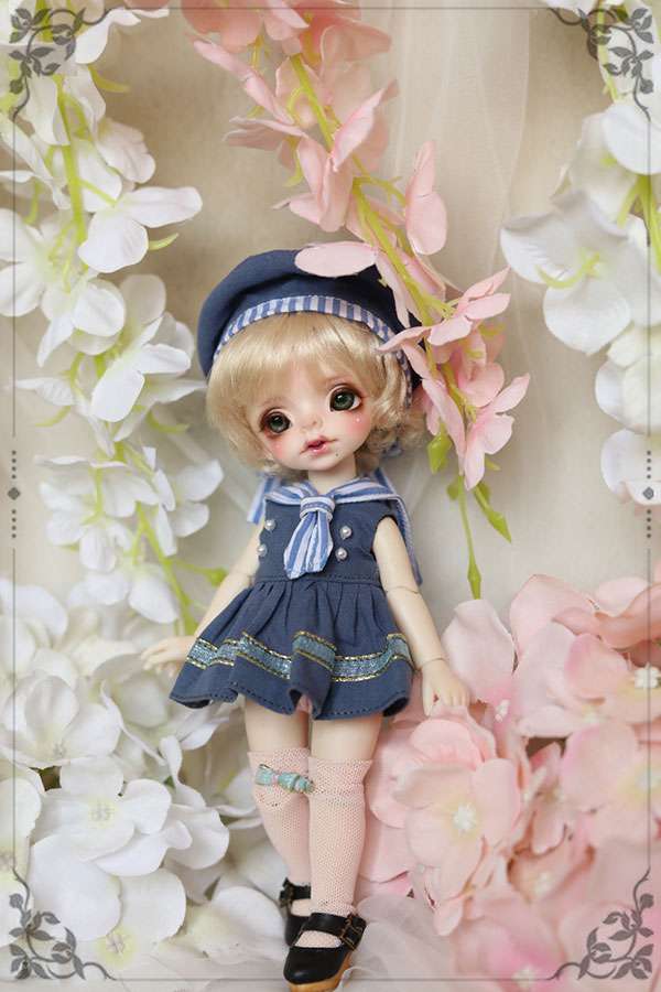 セーラー服 優雅な花園の少女セーラー人形