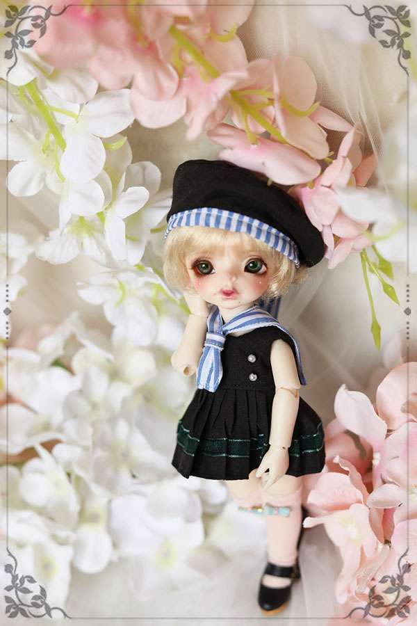 セーラー服 優雅な花園の少女セーラー人形