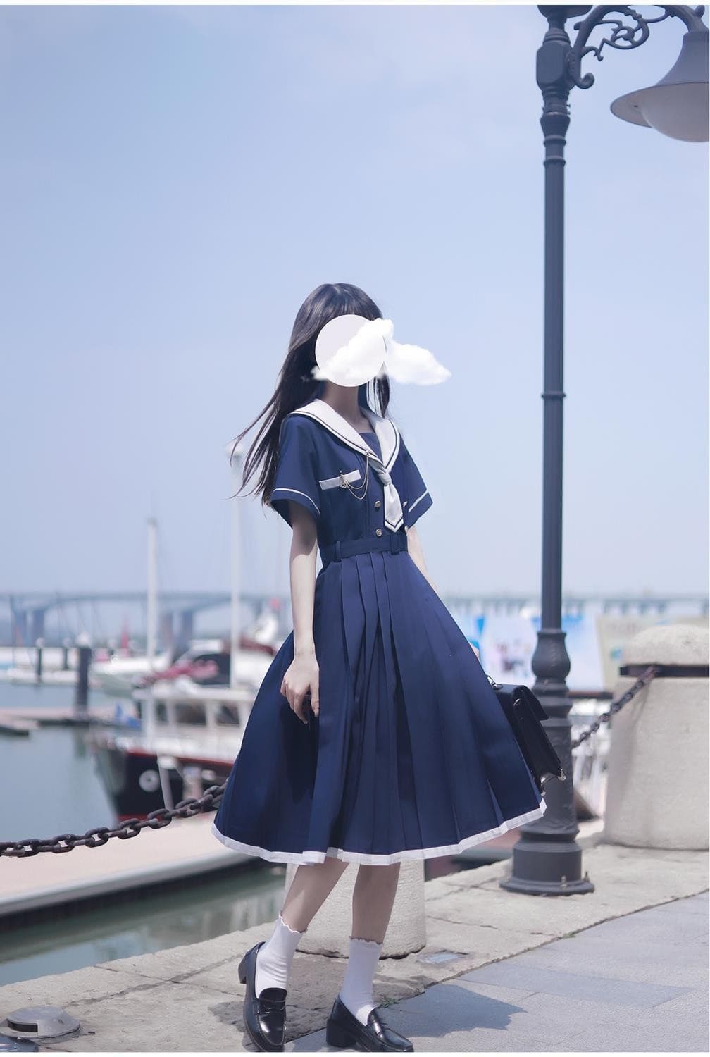 セーラー服 優雅なチェーン飾り付き