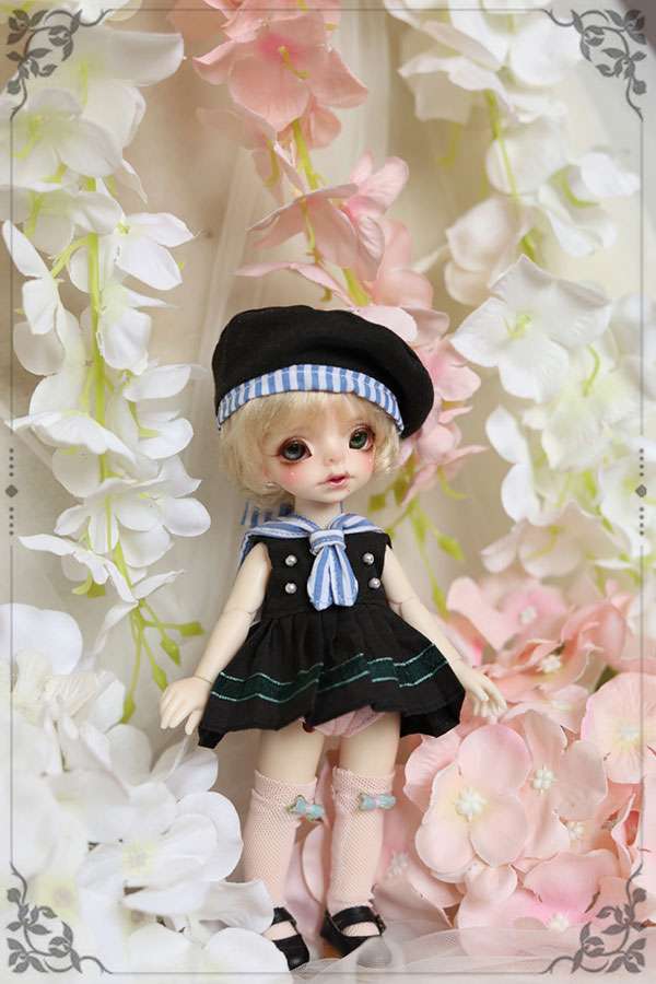 セーラー服 優雅な花園の少女セーラー人形