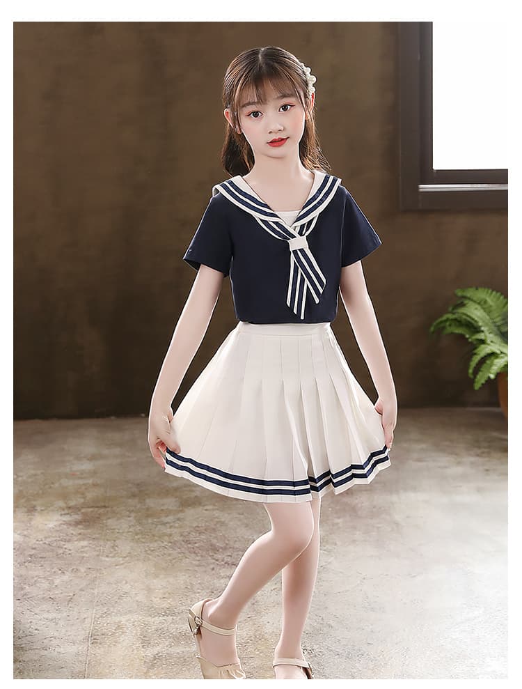 セーラー服 清涼感あふれるマリン風セーラートップス