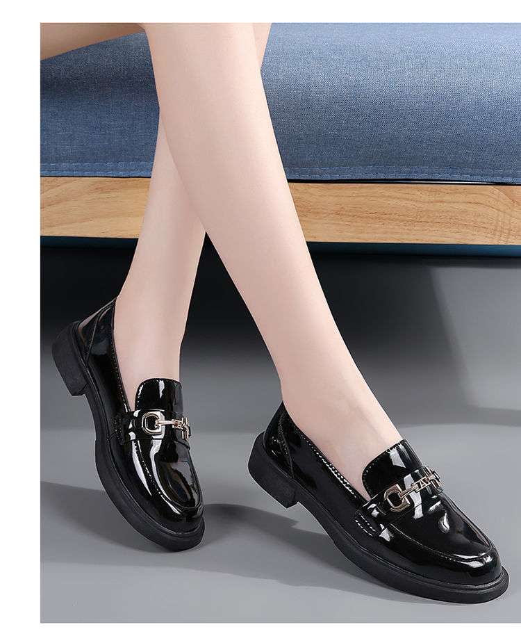 セーラー服 フリンジ付きエナメルローファー