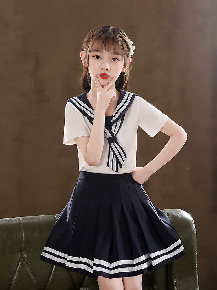 セーラー服 清涼感あふれるマリン風セーラートップス
