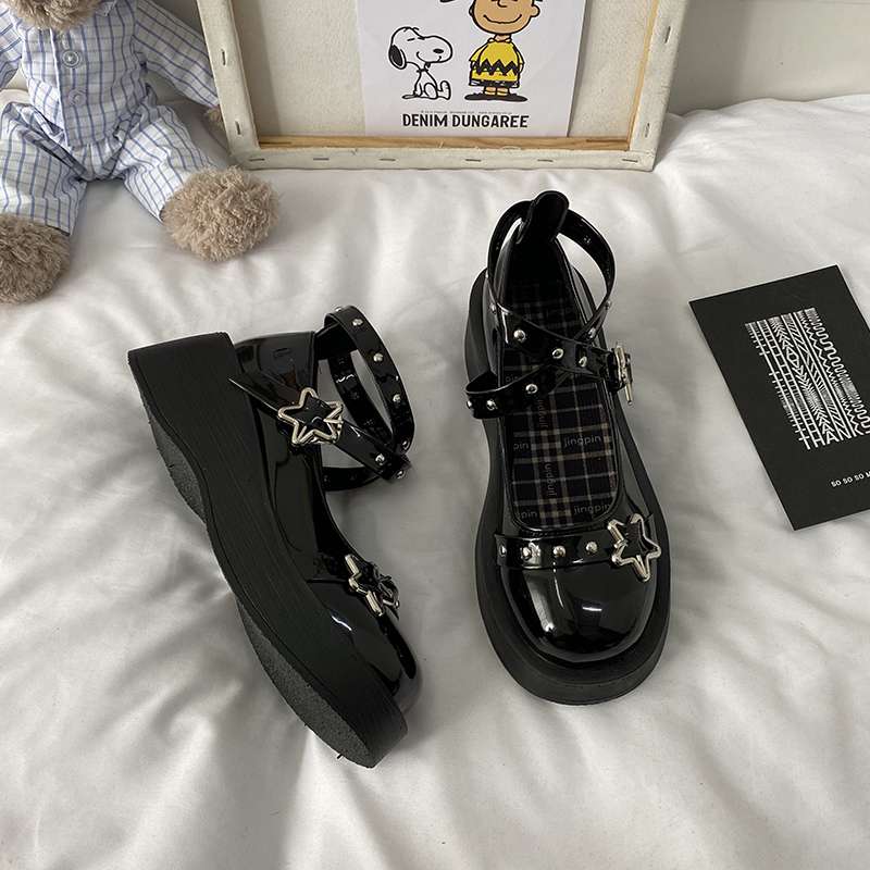 セーラー服 スターバックル付きシューズ