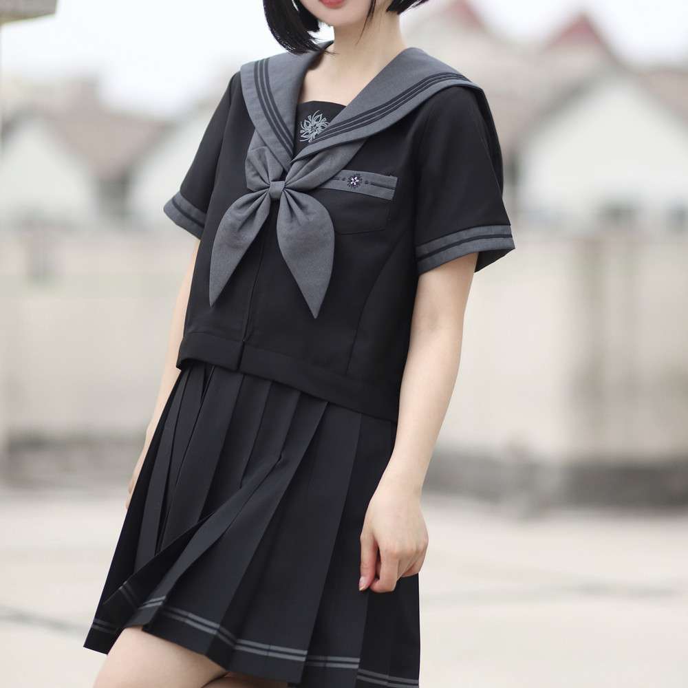 セーラー服 クラシック風デザインの 制服