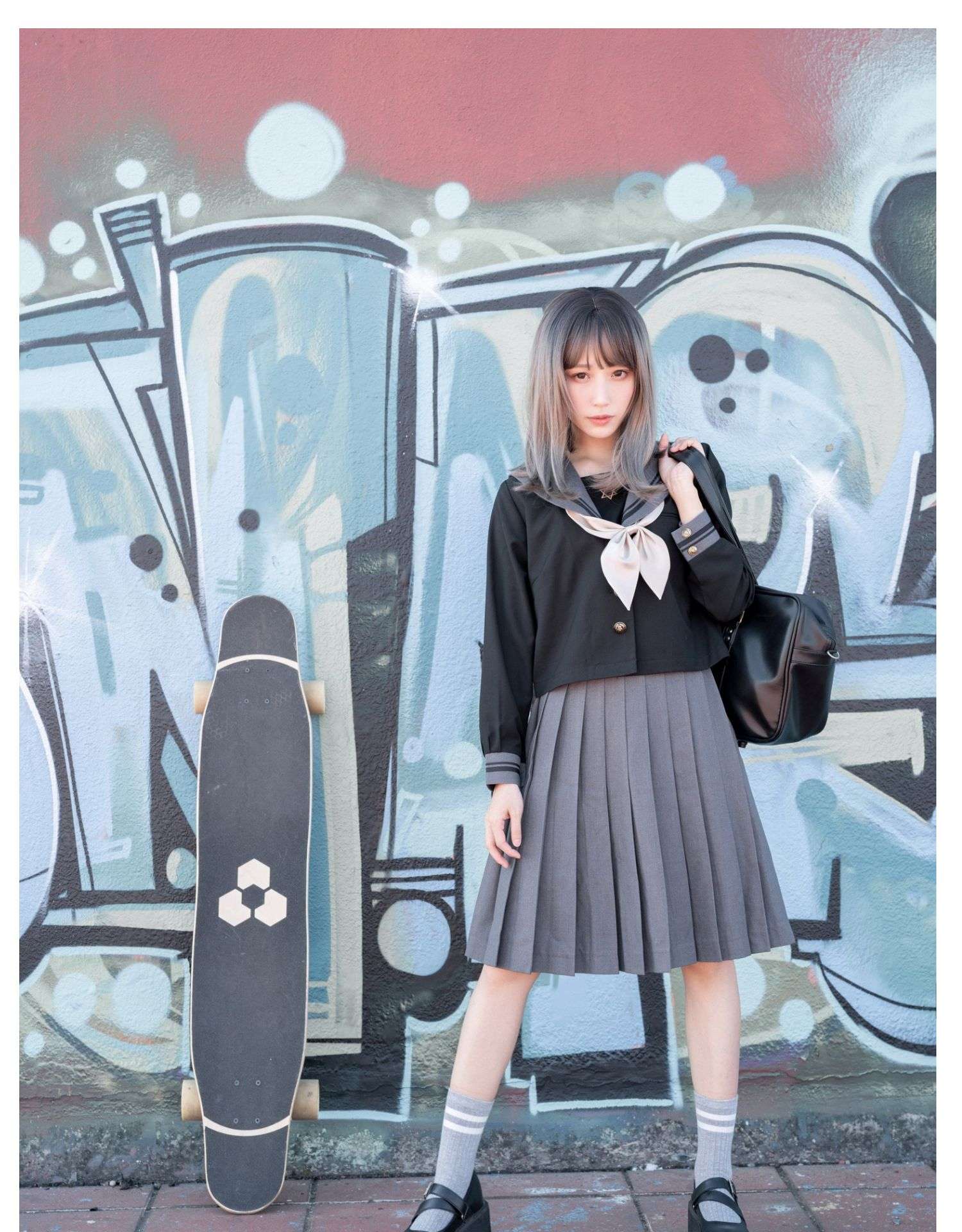 セーラー服 星章付き黒灰ツートン