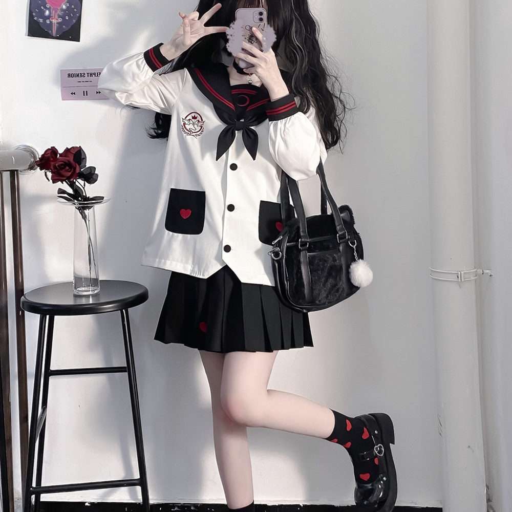 セーラー服 ハートモチーフ付き 長袖上下セット