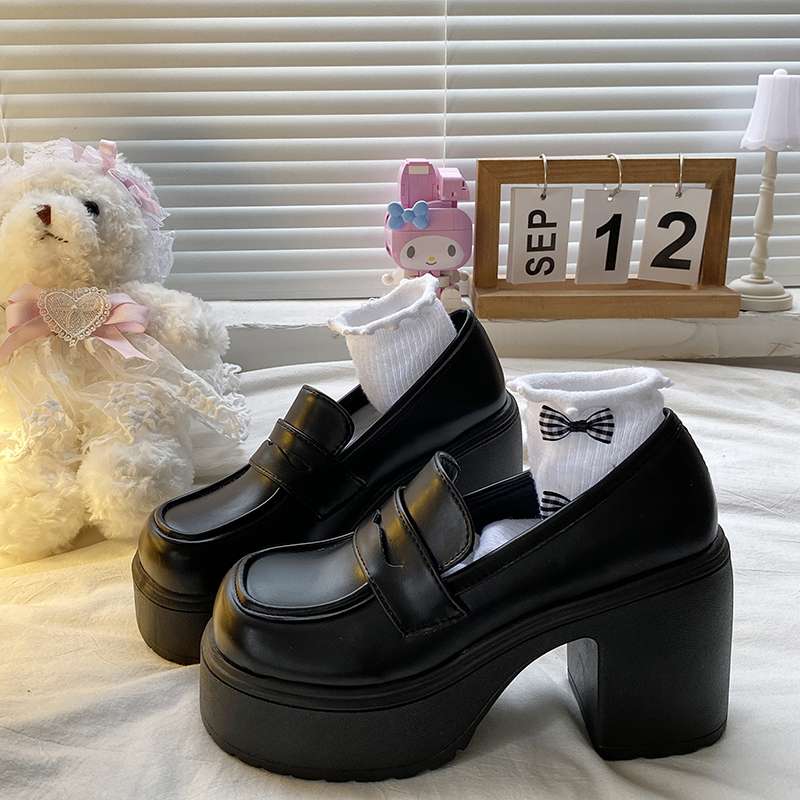 セーラー服 ゴシック風厚底ローファー