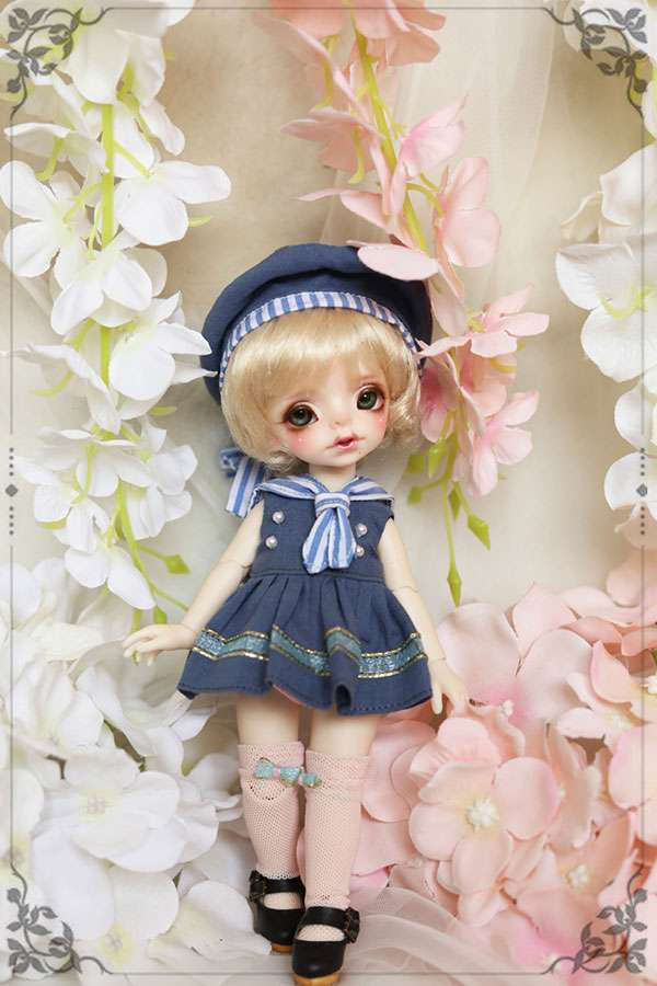 セーラー服 優雅な花園の少女セーラー人形