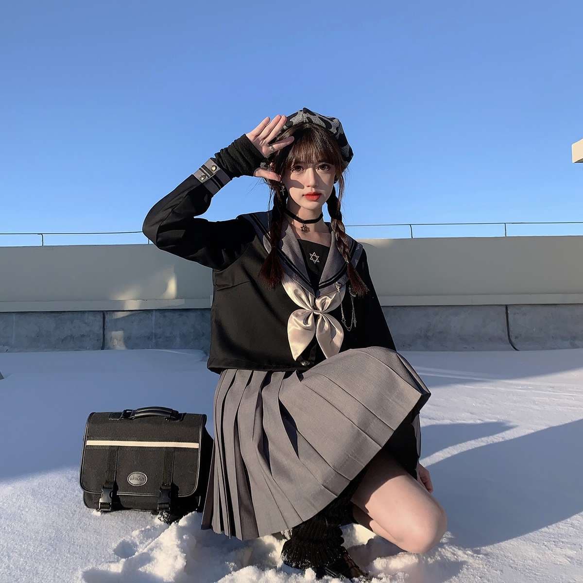 セーラー服 星章付き黒灰ツートン