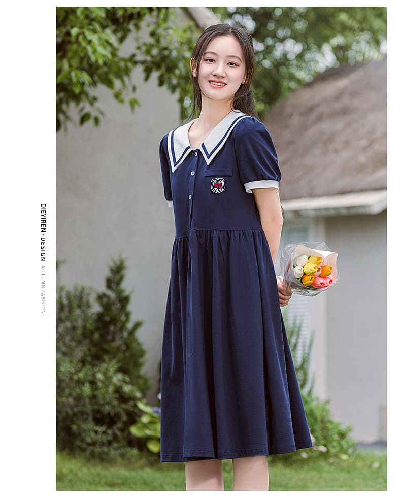 セーラー服 大きな白襟のワンピース