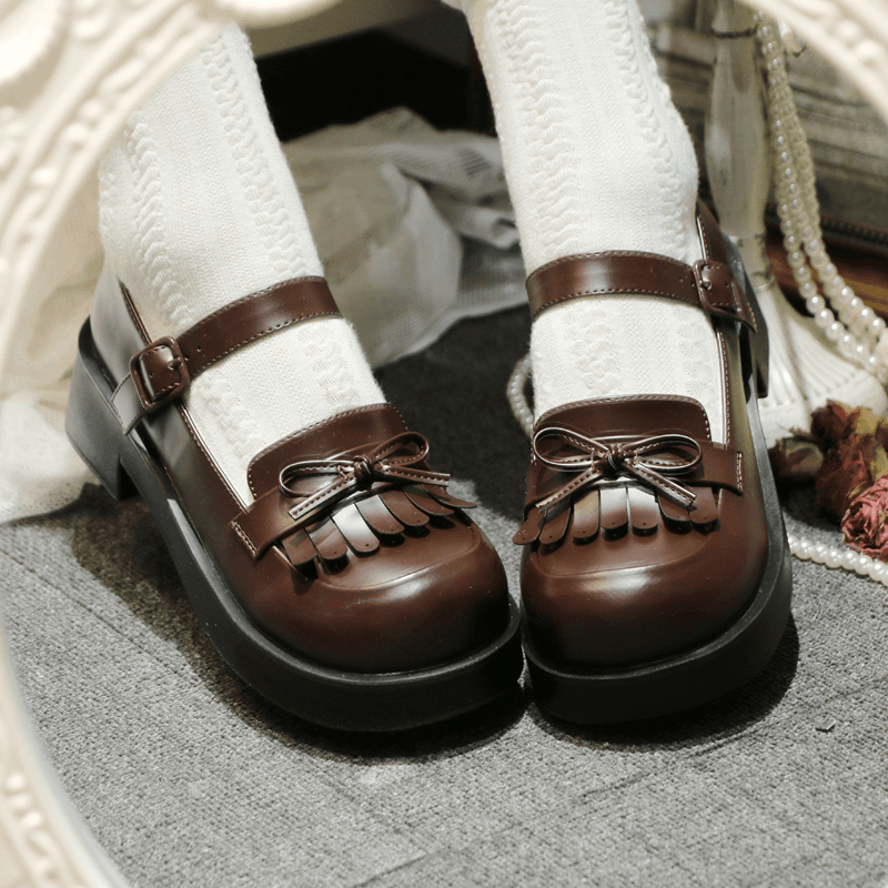 セーラー服 ふさ飾りリボン付きストラップシューズ