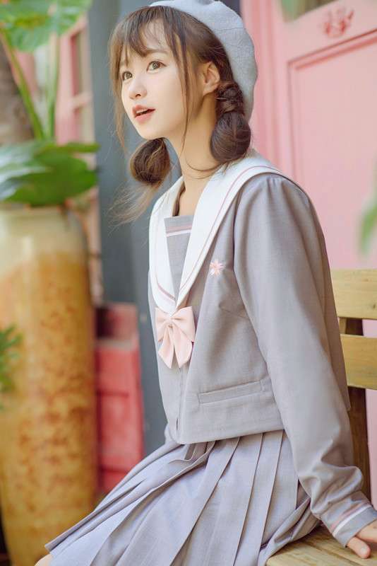 セーラー服 上品で優雅な学園風