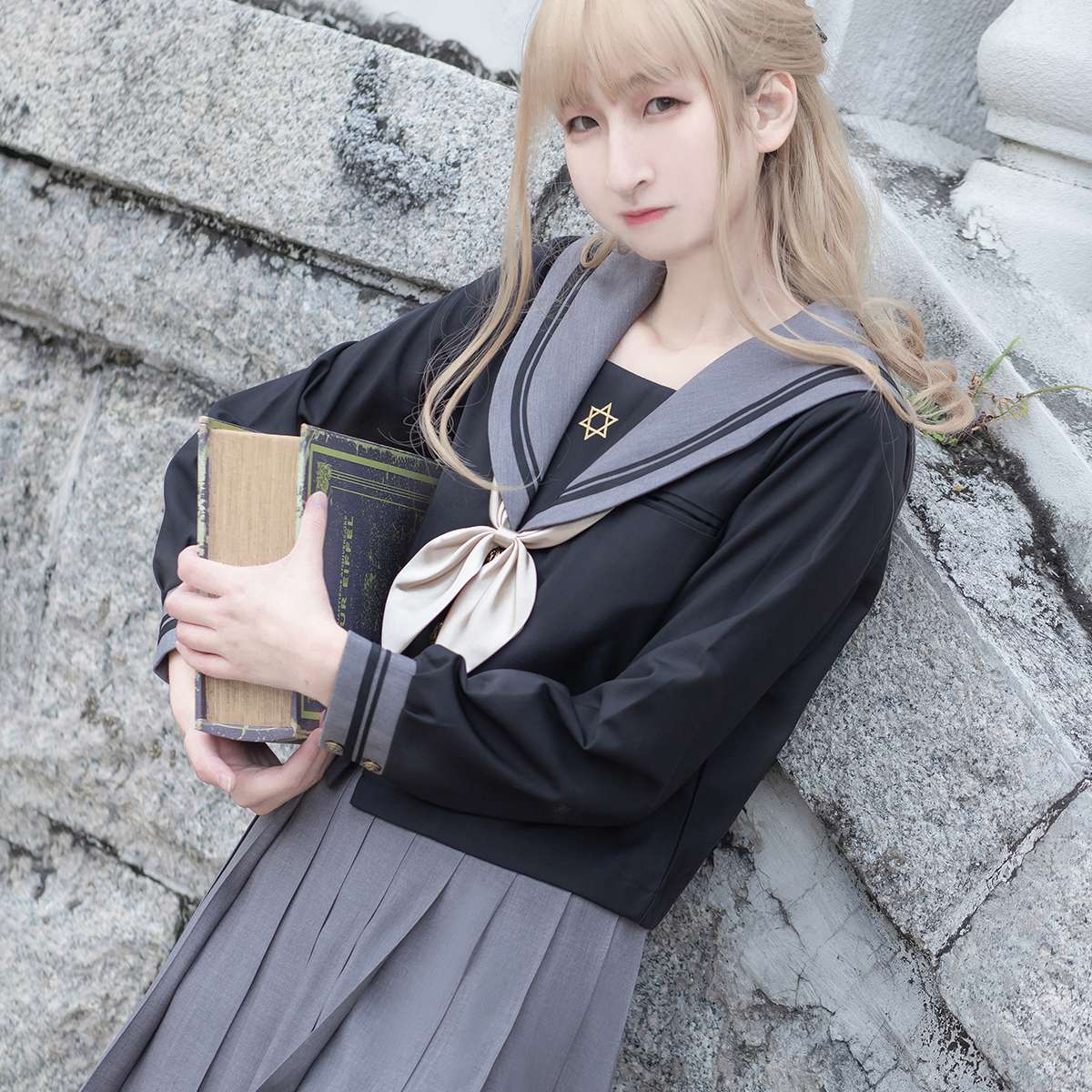 セーラー服 星章付き黒灰ツートン