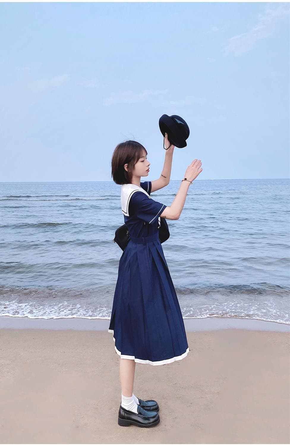 セーラー服 優雅なチェーン飾り付き