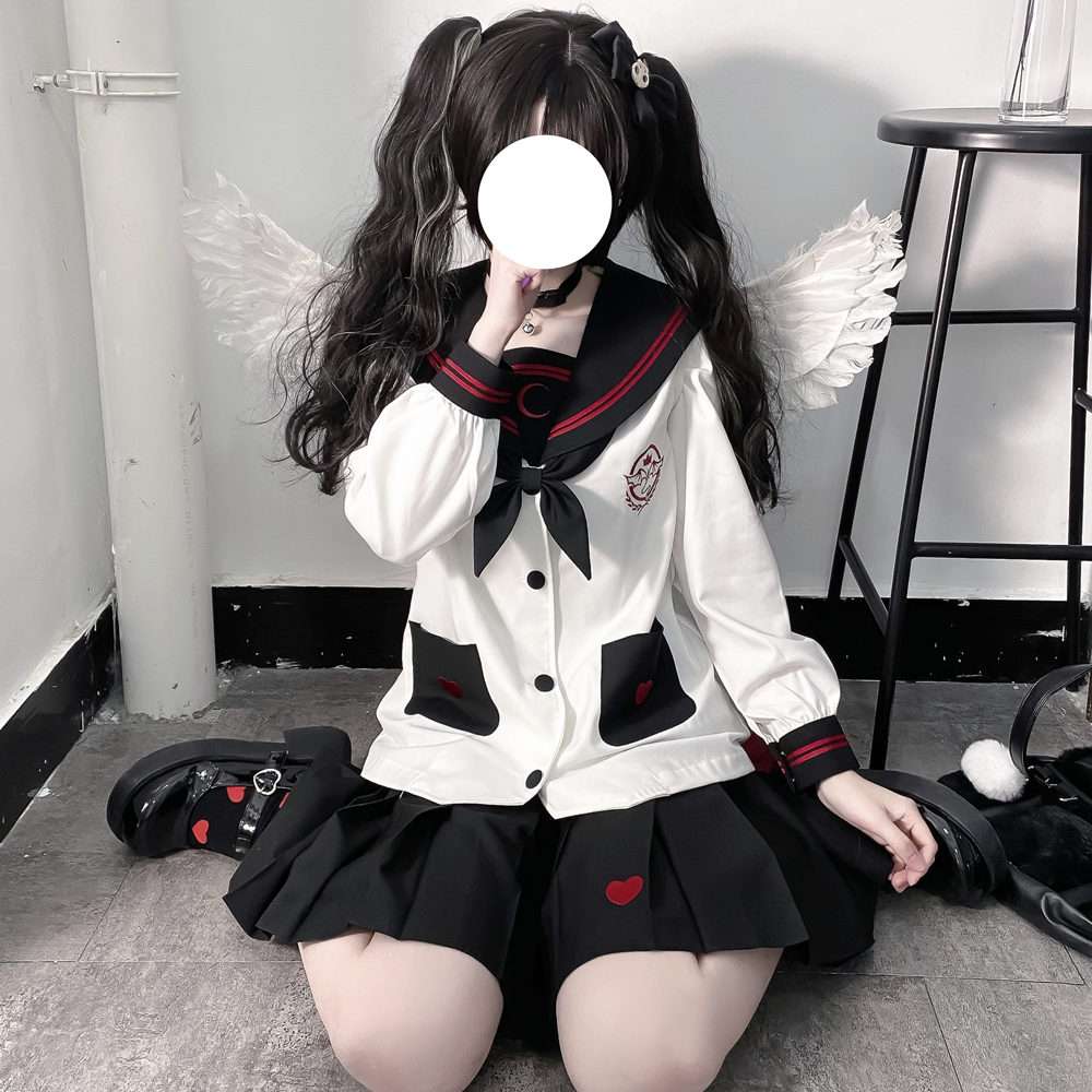 セーラー服 ハートモチーフ付き 長袖上下セット